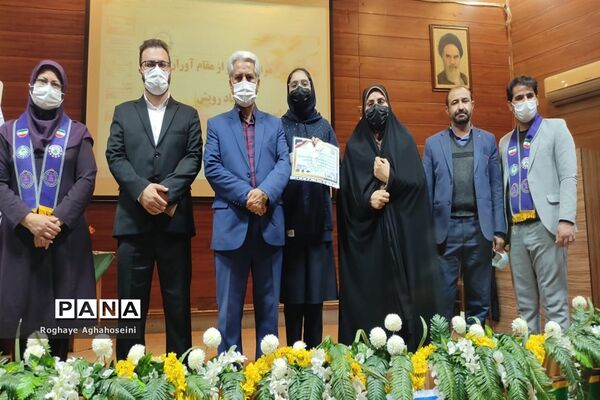 مراسم تجلیل از دانش‌آموزان مقام‌آور المپیاد رویش در ناحیه 4 شیراز