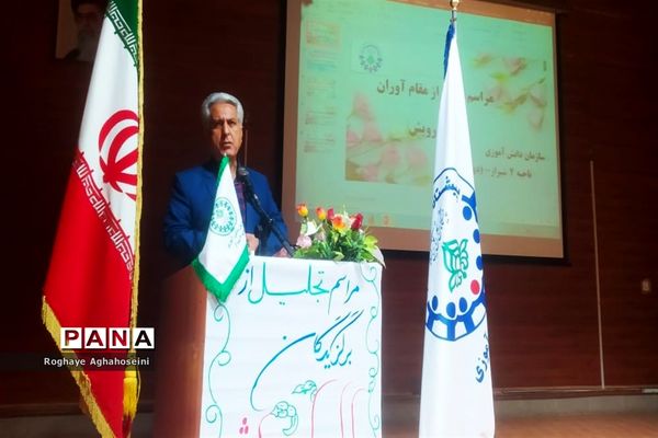 مراسم تجلیل از دانش‌آموزان مقام‌آور المپیاد رویش در ناحیه 4 شیراز