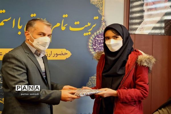 تقدیر از دانش‌آموزان  منتخب منطقه ۱۳ در تولید محتوای دهه بصیرت