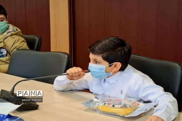 تقدیر از دانش‌آموزان  منتخب منطقه ۱۳ در تولید محتوای دهه بصیرت