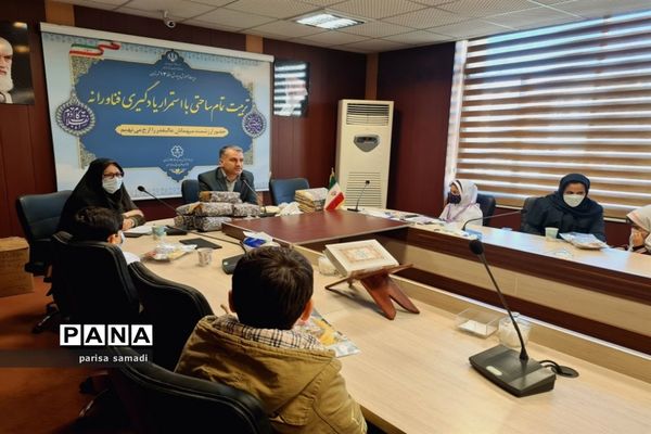 تقدیر از دانش‌آموزان  منتخب منطقه ۱۳ در تولید محتوای دهه بصیرت