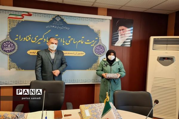 تقدیر از دانش‌آموزان  منتخب منطقه ۱۳ در تولید محتوای دهه بصیرت