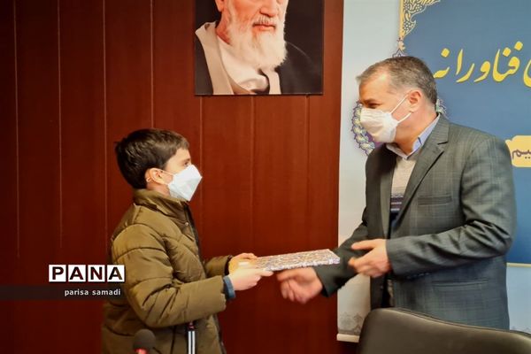 تقدیر از دانش‌آموزان  منتخب منطقه ۱۳ در تولید محتوای دهه بصیرت