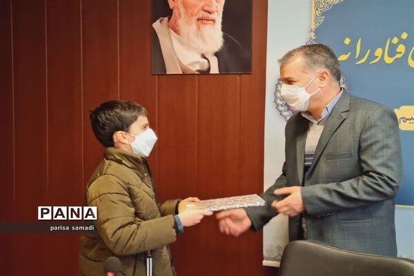 تقدیر از دانش‌آموزان  منتخب منطقه ۱۳ در تولید محتوای دهه بصیرت