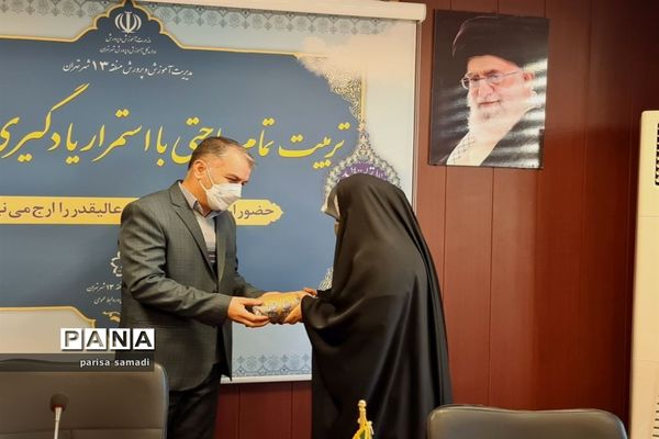 تقدیر از دانش‌آموزان  منتخب منطقه ۱۳ در تولید محتوای دهه بصیرت