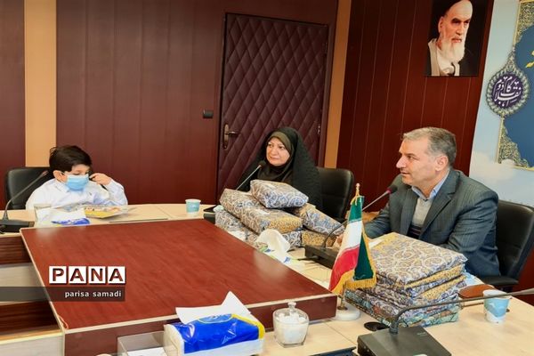 تقدیر از دانش‌آموزان  منتخب منطقه ۱۳ در تولید محتوای دهه بصیرت