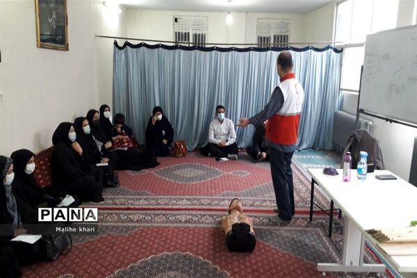 برگزاری دوره آموزشی امداد و کمک‌های اولیه در جوادآباد