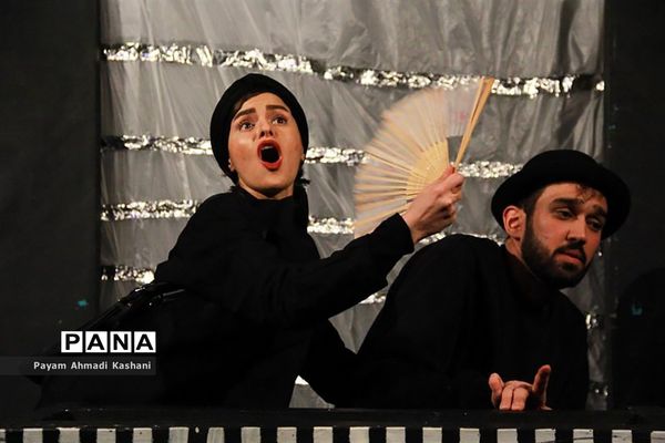 اجرای نمایش اسپانیایی «از تپش افتاده»