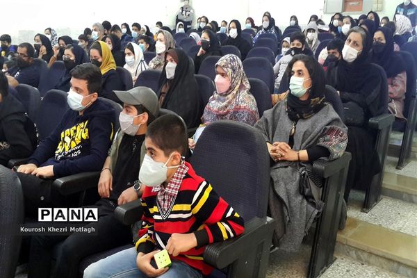 آماده‌سازی دانش‌آموزان منتخب المپیاد رویش برای مرحله استانی در شهرستان کازرون