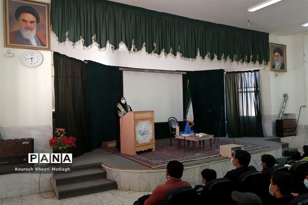 آماده‌سازی دانش‌آموزان منتخب المپیاد رویش برای مرحله استانی در شهرستان کازرون