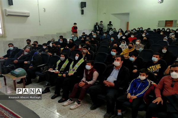 آماده‌سازی دانش‌آموزان منتخب المپیاد رویش برای مرحله استانی در شهرستان کازرون