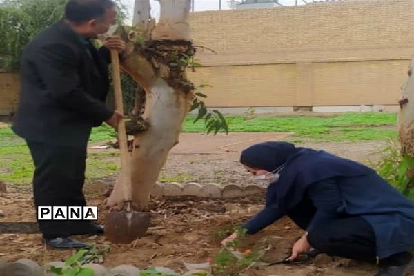 آیین نهال کاری توسط مدافعان سلامت در شهرستان کارون