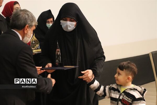 اولین جشنواره 18به همراه تجلیل از مادران شهدا و مدافعان سلامت