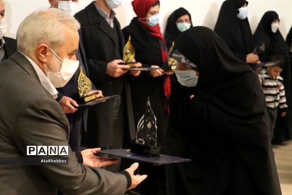 اولین جشنواره 18به همراه تجلیل از مادران شهدا و مدافعان سلامت