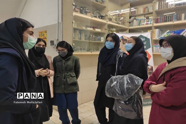 روز پایانی امتحانات نیم سال اول در دبیرستان دکتر ترابی منطقه 10