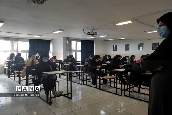 روز پایانی امتحانات نیم سال اول در دبیرستان دکتر ترابی منطقه 10