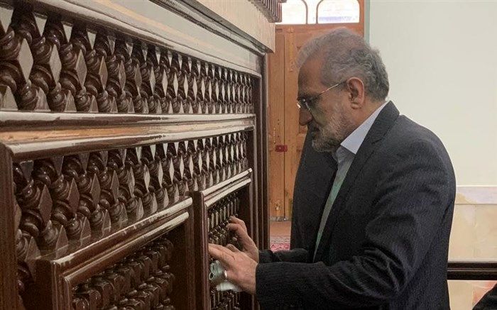 ادای احترام معاون امور مجلس رئیس جمهور به مقام شهید مدرس