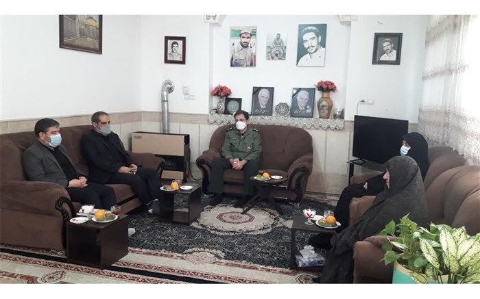 دیدار رییس آموزش و پرورش ناحیه 3 قم با خانواده های معلمان شهید «کریمی» و «امجدی»
