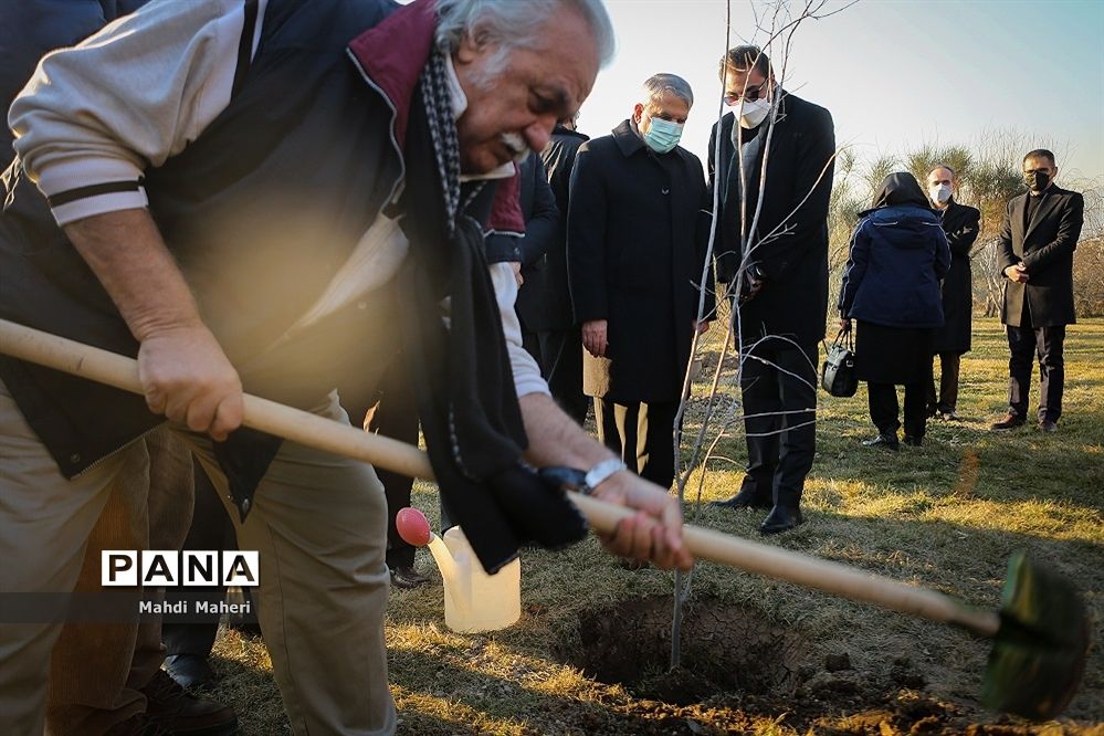 مراسم درختکاری در پارک پردیسان