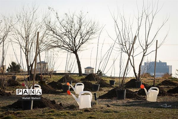 مراسم درختکاری در پارک پردیسان