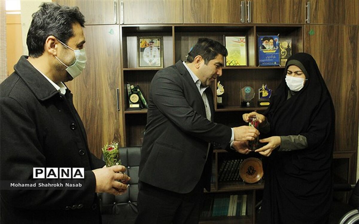 تجلیل از بانوان شاغل ستادی سازمان دانش آموزی استان خوزستان