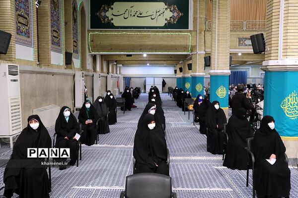 دیدار جمعی از مداحان اهل بیت(ع) با مقام معظم رهبری