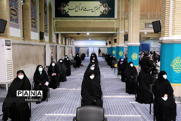 دیدار جمعی از مداحان اهل بیت(ع) با مقام معظم رهبری