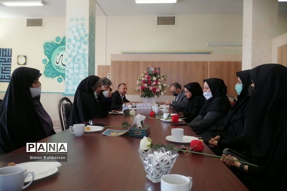 مراسم تقدیر از بانوان آموزش و پرورش به مناسبت روز زن در پردیس