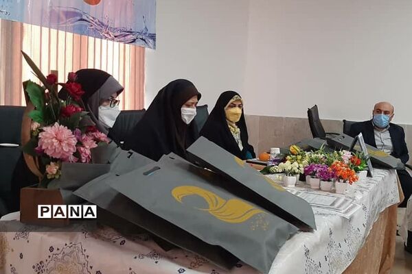 تقدیر از بانوان شاغل اداری آموزش و پرورش رودهن