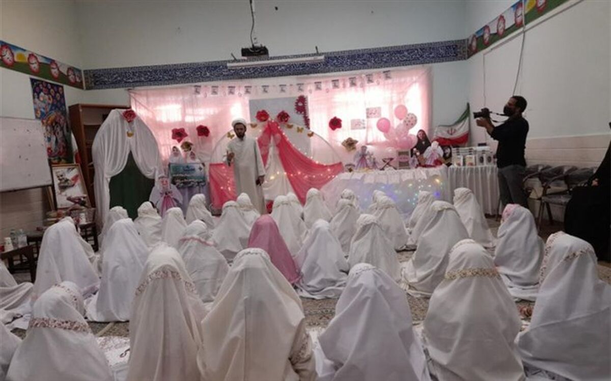 جشن تکلیف دختران دانش‌آموز در مدرسه کوثر جعفرآباد برگزار شد