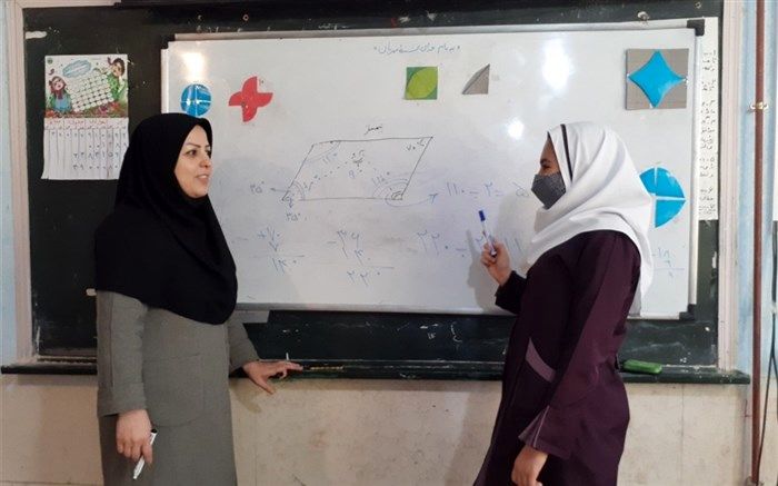 شاد بودن مهم‌ترین شعارم در کلاس درس است