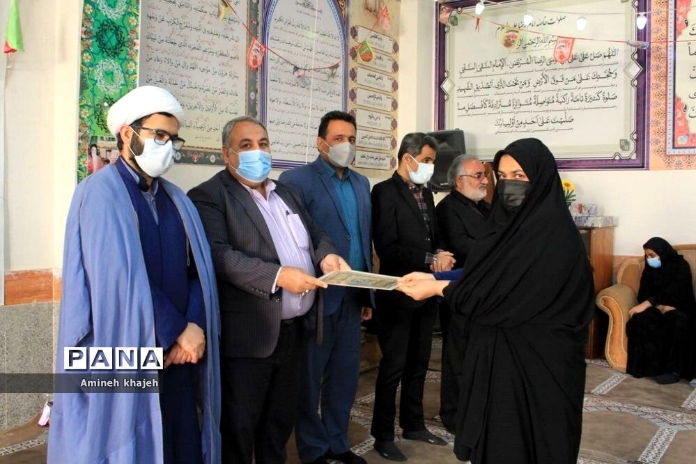 تجلیل از بانوان شاغل در اداره آموزش و پرورش شهرستان بوشهر