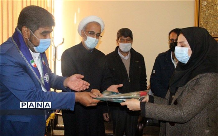 پیشرفت جامعه با تربیت صحیح  نسل جوان توسط بانوان امکان پذیر است