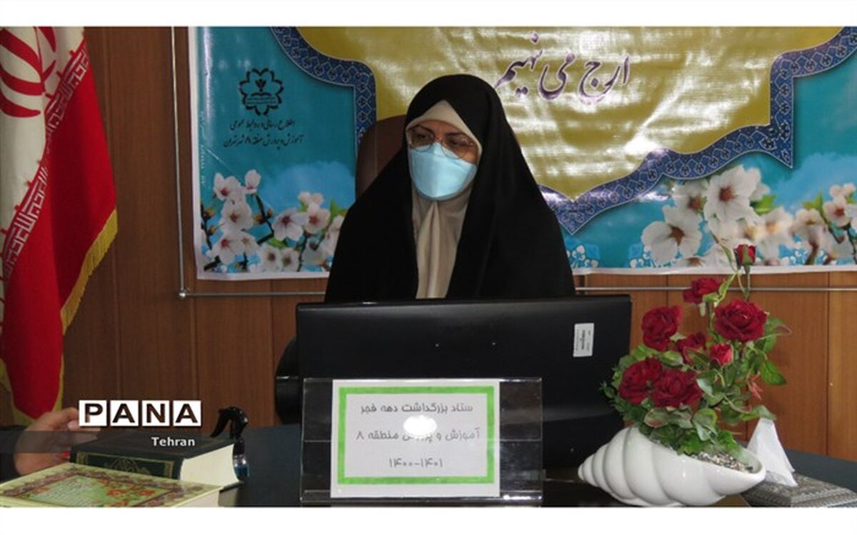 وظیفه مربیان  فرهنگسازی و شناساندن هویت انقلاب اسلامی به دانش‌آموزان است