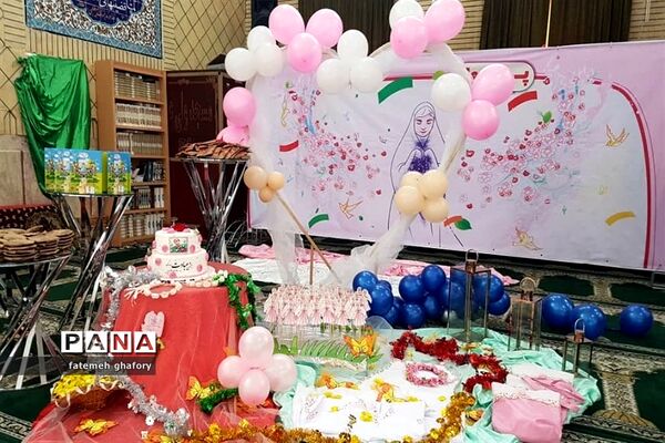 جشن تکلیف دانش‌آموزان پایه سوم دبستان لاله‌های انقلاب در مسجد ولیعصر دماوند