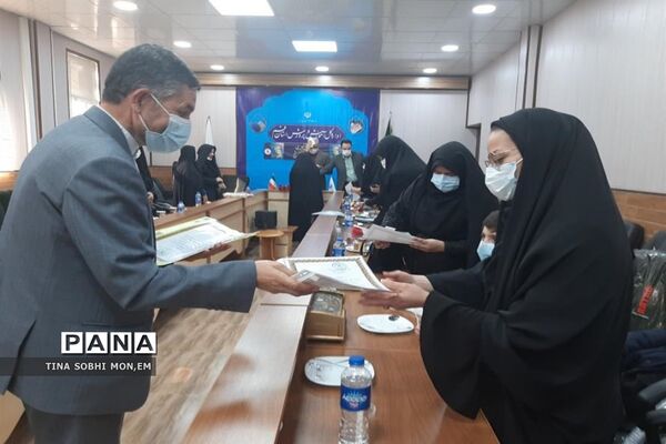 تقدیر از بانوان شاغل در اداره‌کل آموزش و پرورش قم