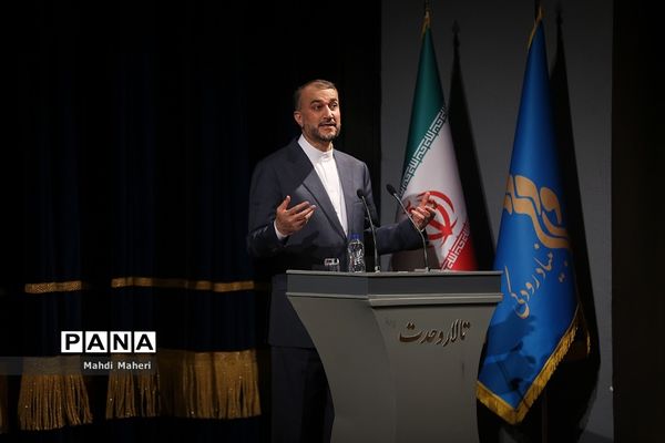 مراسم بزرگداشت روز زن در تالار وحدت