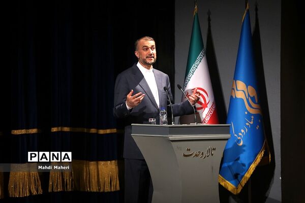 مراسم بزرگداشت روز زن در تالار وحدت