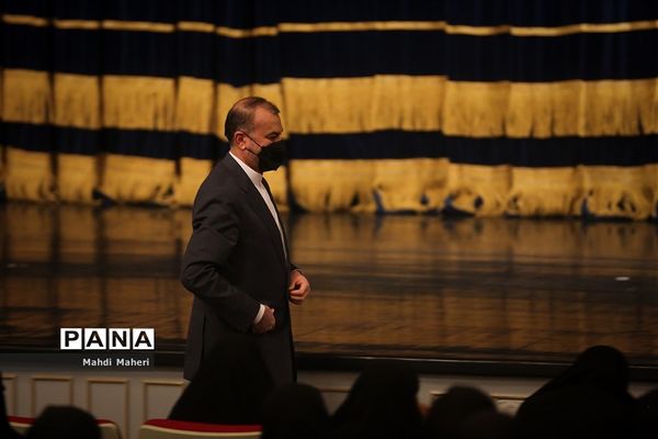 مراسم بزرگداشت روز زن در تالار وحدت