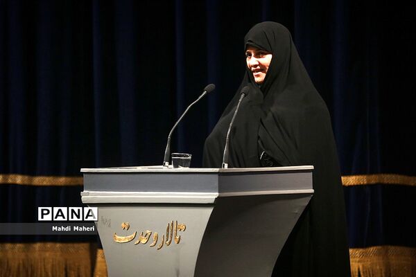 مراسم بزرگداشت روز زن در تالار وحدت