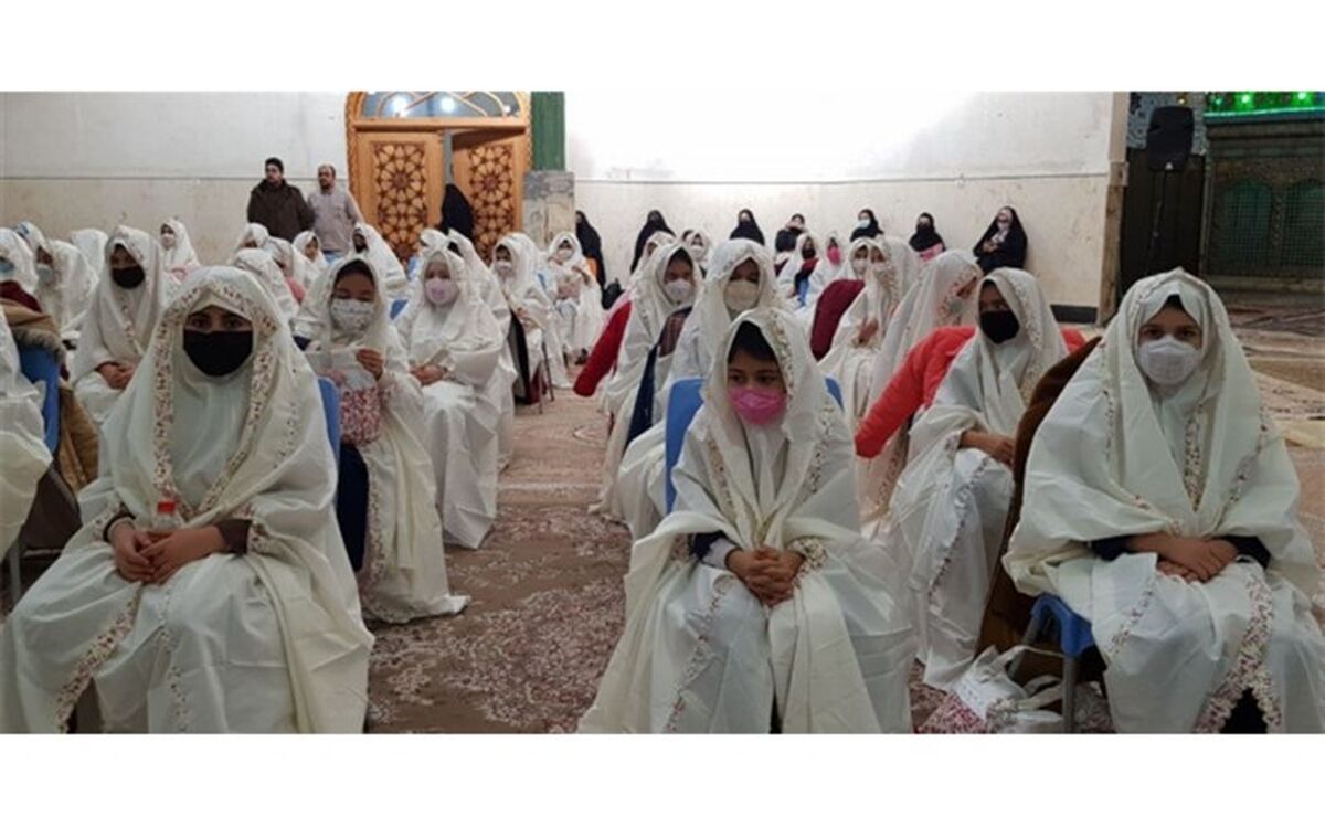 برگزاری جشن تکلیف دانش‌آموزان دختر در اردبیل