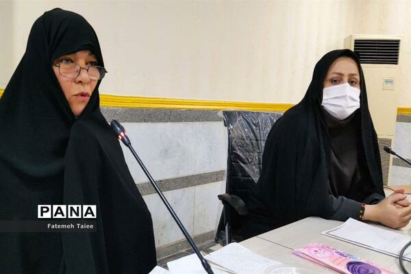 آیین تجلیل از بانوان ستادی آموزش و پرورش ناحیه 2 اهواز