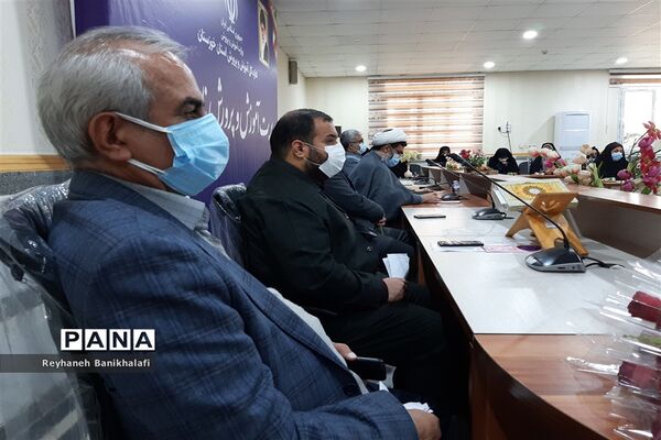 آیین تجلیل از بانوان ستادی آموزش و پرورش ناحیه 2 اهواز