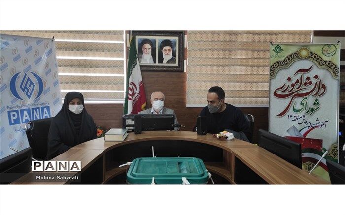 مجلس دانش‌آموزی برای انجام کار تیمی و تربیت اجتماعی تشکیل شده است