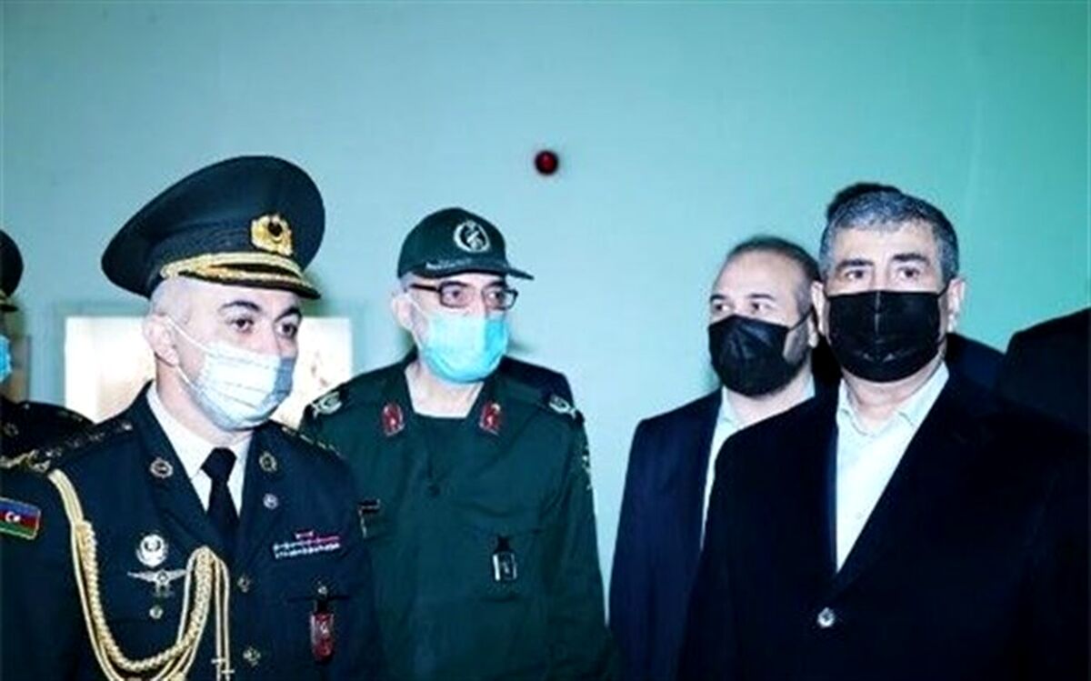 بازدید وزیر دفاع جمهوری آذربایجان از موزه ملی انقلاب اسلامی و دفاع مقدس