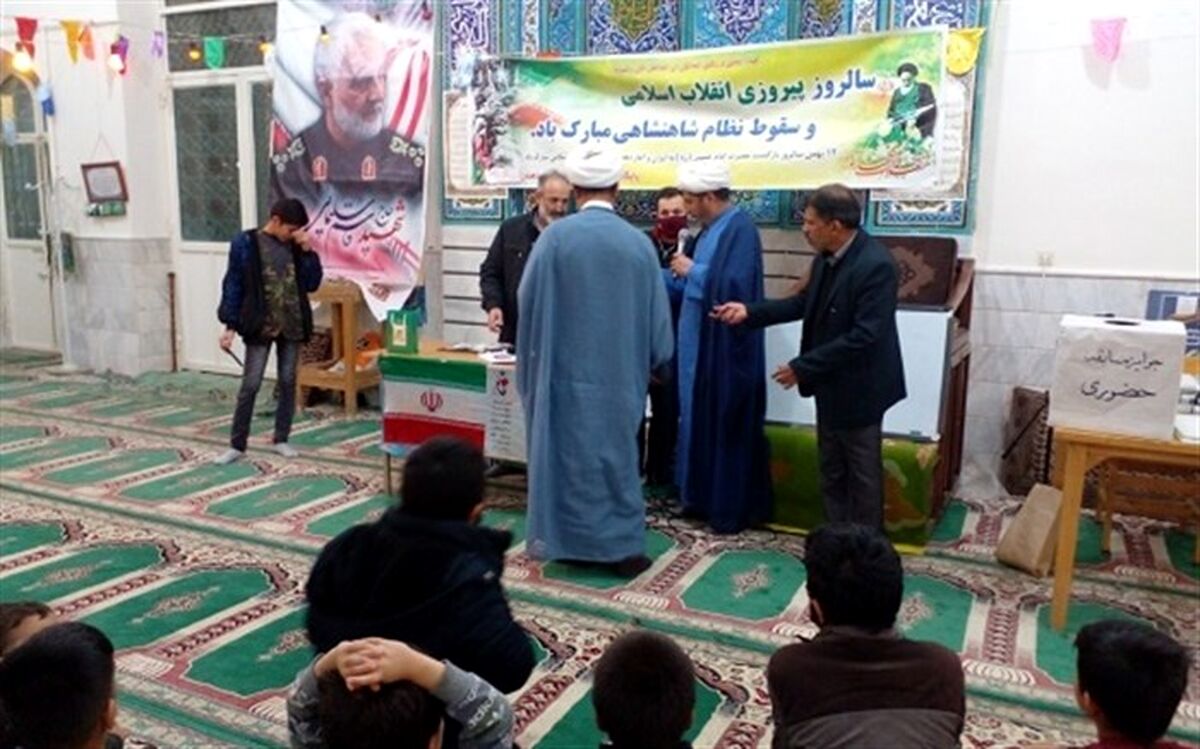 مراسم تقدیر از برگزیدگان مسابقه کتابخوانی «عموقاسم» در روستای بیدهند