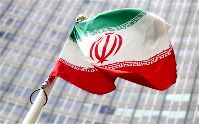 پرچم افتخار سر درخانه‌های شهروندان نصب می‌شود