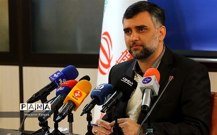 علی رمضانی: استقبال مردم از نمایشگاه ما را به‌کار دلگرم‌تر کرد