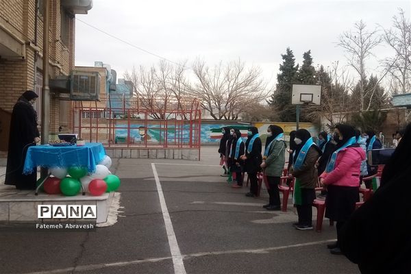 مراسم نواختن زنگ انقلاب در دبیرستان نمونه دولتی مطهره منطقه ۱۴