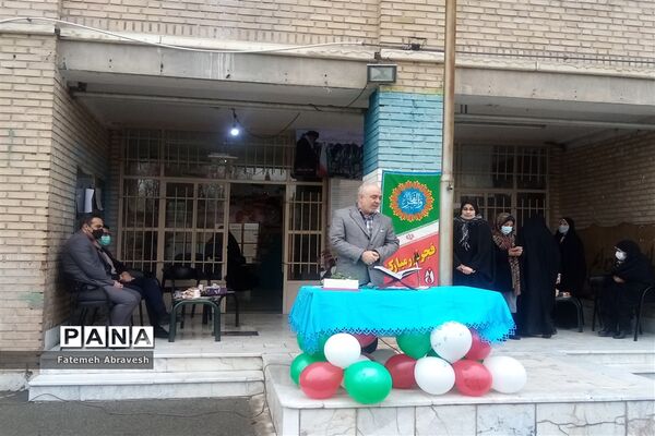 مراسم نواختن زنگ انقلاب در دبیرستان نمونه دولتی مطهره منطقه ۱۴